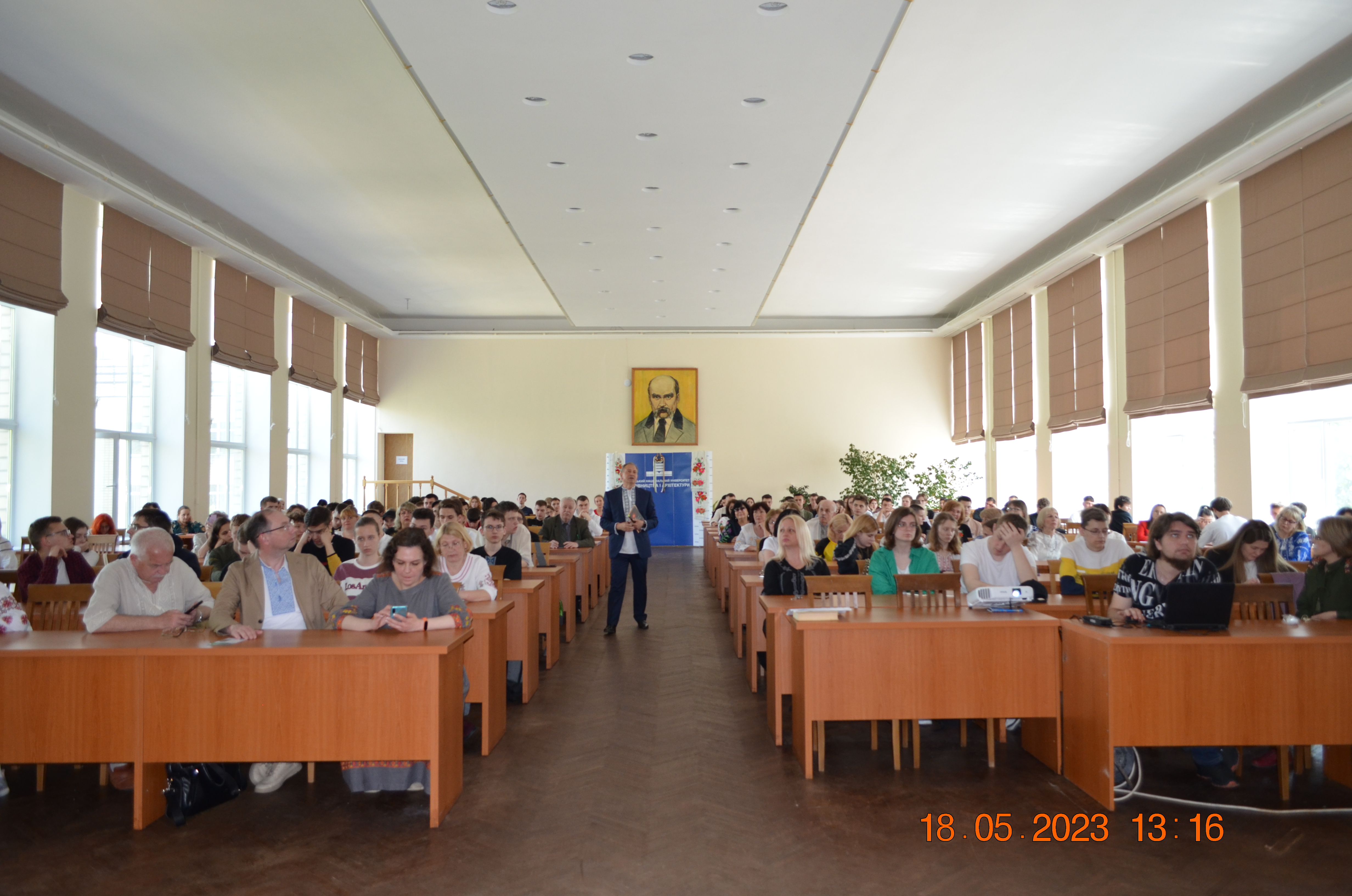 Дари  України людству