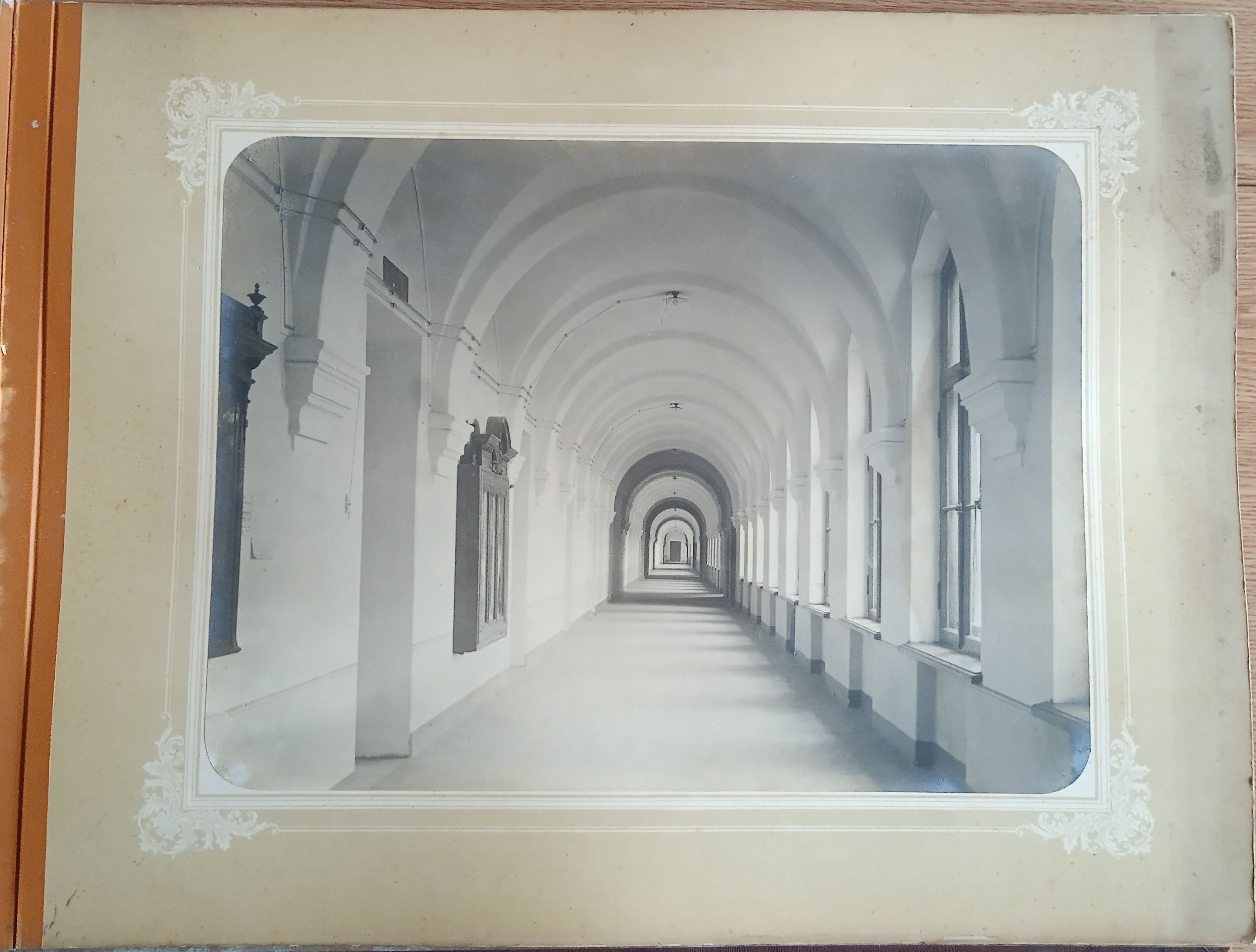 Альбом  фотографій 1998 року  "Киевский Политехнический институтъ Императора Александра ІІ"