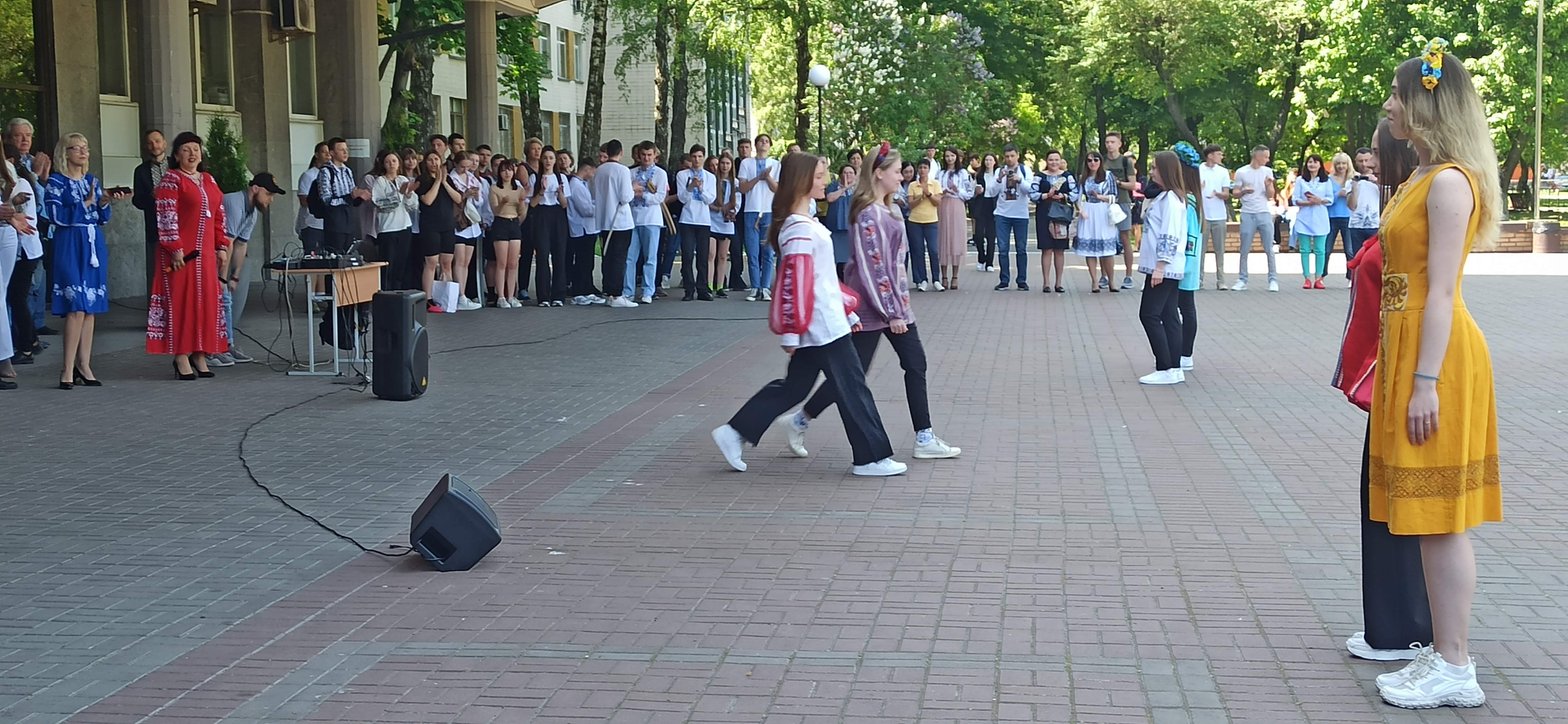 Дари  України людству