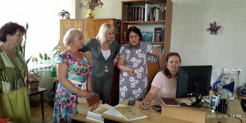 Неофіційна зустріч проректора Бурдейної Наталіїі Борисівни з колективом бібіліотеки