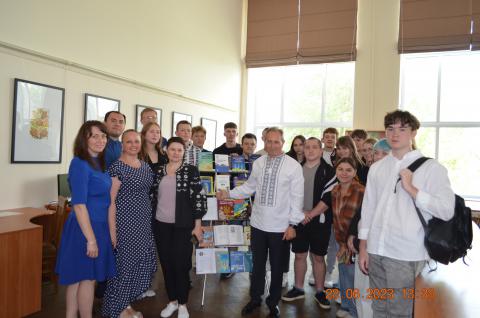 Конституцію потрібно знати, шанувати, дотримуватись…